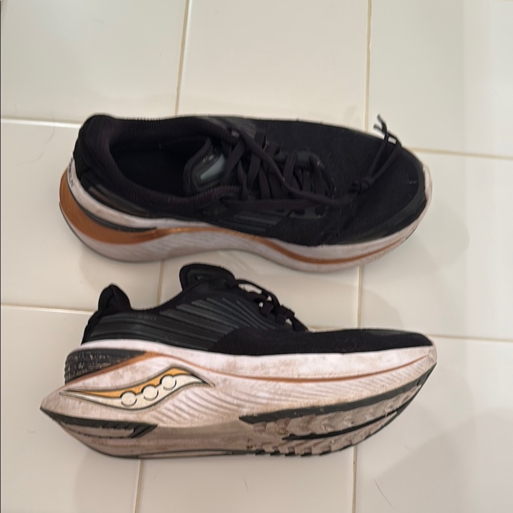 Saucony Endorphin Shift 3 Black and Gold Running Shoes - Size 6